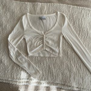 URBAN OUTFITTERS long sleeve crop top cream, off-white